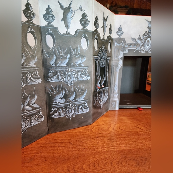 🎉Make Offer Sale🎉 Teatro Olivia Fold Out Theater - Picture 3 of 14